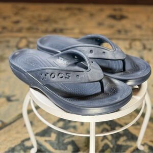 Crocs Gray Thong Flip Flops Comfort Sandals Lightweight Casual Women’s 9/Mens 11